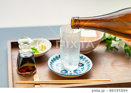 夏には冷酒に冷奴 86595894