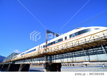 鉄橋を渡る小田急ロマンスカー 50000形 VSE 鉄橋を渡る小田急ロマンスカー 50000形 VSE 86596096