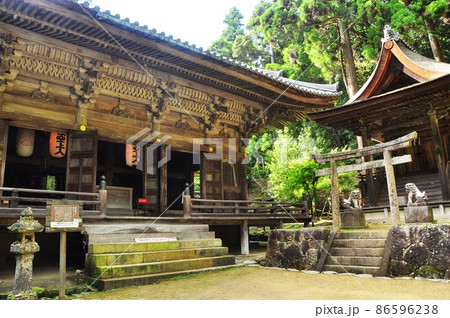 姫路市　書写山円教寺　奥の院の開山堂と護法堂と深緑 86596238