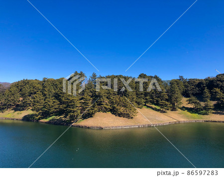 東京・江戸城（皇居）半蔵濠 86597283