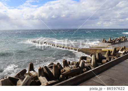 青ヶ島、上陸不可能、荒れる海、三宝港(1) 青ヶ島、上陸不可能、荒れる海、三宝港(1) 86597622