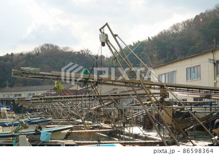 虫明漁港に建ち並ぶカキ小屋の風景1 岡山県瀬戸内市 虫明漁港に建ち並ぶカキ小屋の風景1 岡山県瀬戸内市 86598364