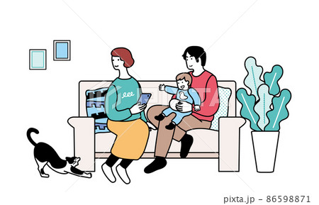ソファに座る家族のイラスト　スマートフォンをもつ女性のイラスト 86598871