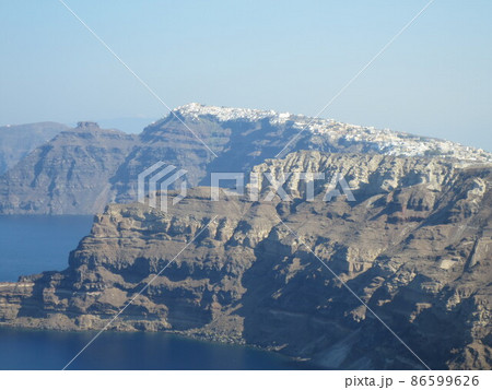 ギリシャ サントリーニ島 カルデラ外輪山 ギリシャ サントリーニ島 カルデラ外輪山 86599626