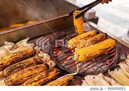 Vendor roasting Misir corn cobs on a coal grill in Istanbul Turkey Vendor roasting Misir corn cobs on a coal grill in Istanbul Turkey 86600081