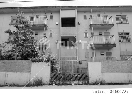 廃墟となった集合住宅 廃墟となった集合住宅 86600727