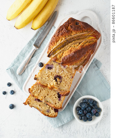 Homemade Banana bread. Baked cake. Step by step recipe. Step 13. Top view Homemade Banana bread. Baked cake. Step by step recipe. Step 13. Top view 86601187