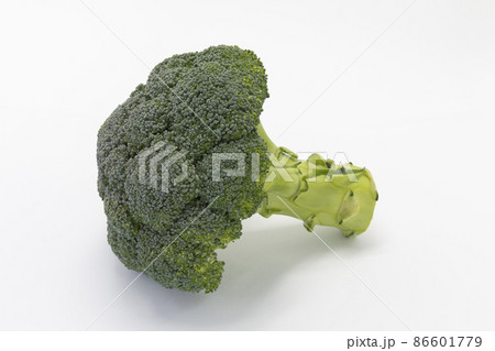 broccoli isolated on white background, raw healthy food background copy space horizontal 86601779