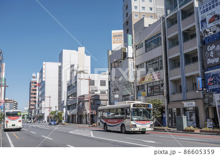 熊谷駅北口前の大通りと街並 埼玉県熊谷市 熊谷駅北口前の大通りと街並 埼玉県熊谷市 86605359
