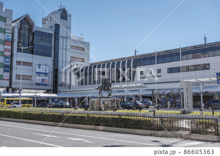 熊谷駅北口前広場の騎馬像と街並 埼玉県熊谷市 熊谷駅北口前広場の騎馬像と街並 埼玉県熊谷市 86605363