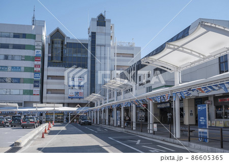 熊谷駅北口前のロータリーと街並　埼玉県熊谷市 86605365