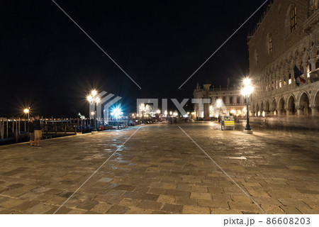 Saint Mark square by night, Venice, Italy, Europe Saint Mark square by night, Venice, Italy, Europe 86608203