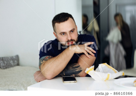 Family problems between husband and wife at home. Family problems between husband and wife at home. 86610366