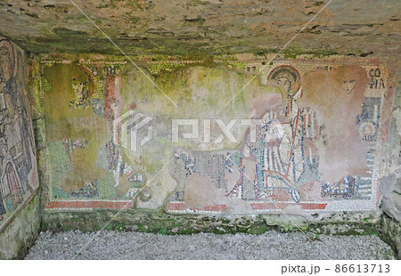 アルバニア　ドゥラス　東ローマ帝国時代の遺構　円形闘技場劇場跡　壁画 86613713