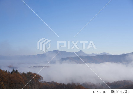 雲海から浮かび上がる野辺山天文台のパラボラアンテナ 雲海から浮かび上がる野辺山天文台のパラボラアンテナ 86616289
