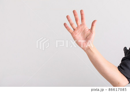 パーのハンドサイン　Rock-paper-scissors 86617085
