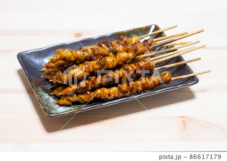 備長炭（炭火）で焼く鳥皮 86617179