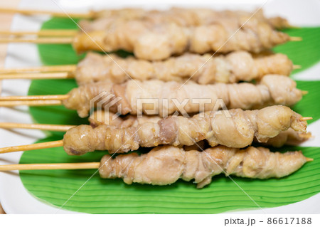 備長炭(炭火)で焼く鳥皮 備長炭(炭火)で焼く鳥皮 86617188