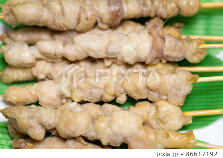 備長炭(炭火)で焼く鳥皮 備長炭(炭火)で焼く鳥皮 86617192