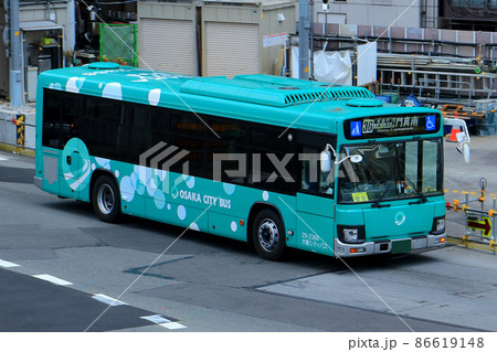 大阪梅田 阪神前交差点から見た車 大阪梅田 阪神前交差点から見た車 86619148