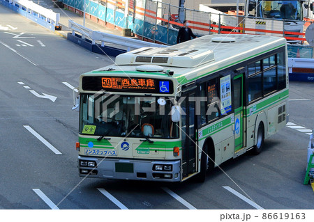 大阪梅田 阪神前交差点から見た車 大阪梅田 阪神前交差点から見た車 86619163