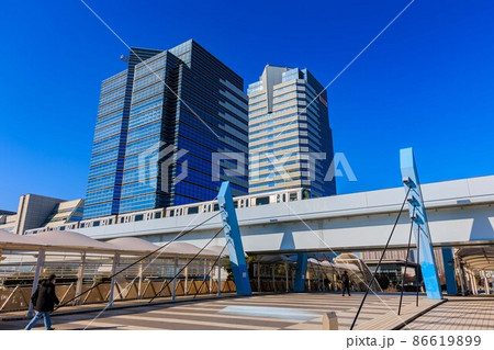 東京 江東区有明の都市風景 有明フロンティアビルとゆりかもめ 東京 江東区有明の都市風景 有明フロンティアビルとゆりかもめ 86619899