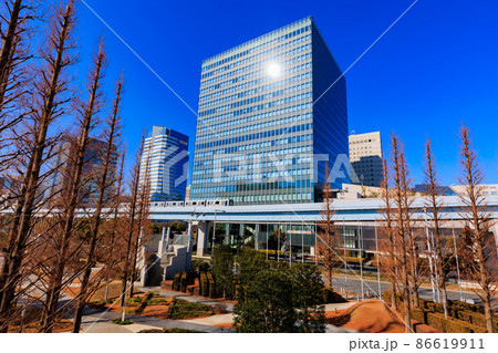 東京 江東区有明の都市風景 有明セントラルタワーとゆりかもめ 東京 江東区有明の都市風景 有明セントラルタワーとゆりかもめ 86619911