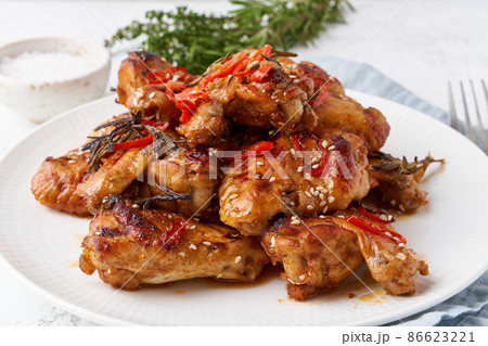 Barbecue chicken wings. Oven baked chiken on plate. Hot korean food. Side view, close up 86623221