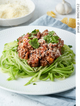 Keto pasta Bolognese with mincemeat and zucchini noodles, fodmap, lchf, low carb. Vertical 86623412