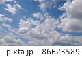 飛び行く雲 86623589