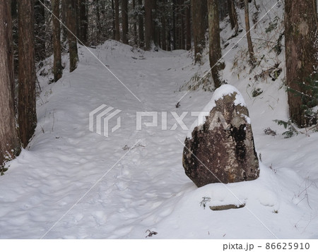 厳冬の風景　雪の木曽路 86625910