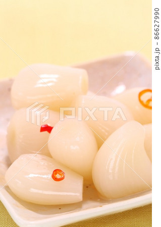 ラッキョウの甘酢漬け ピリ辛 小皿 ラッキョウの甘酢漬け ピリ辛 小皿 86627990