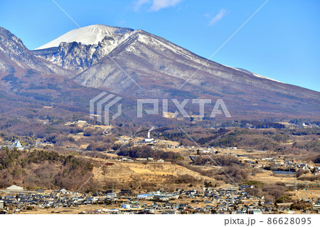 小諸市側から浅間山(前掛山)方面を望む(長野県小諸市)【2022.2】 86628095