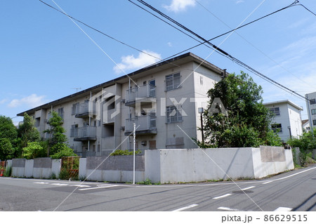 閉鎖された共同住宅 86629515
