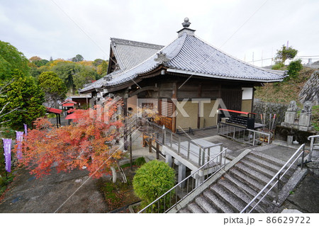 【中国三十三観音霊場】第五番 法界院の大師堂と本堂と紅葉2 岡山県岡山市北区 【中国三十三観音霊場】第五番 法界院の大師堂と本堂と紅葉2 岡山県岡山市北区 86629722