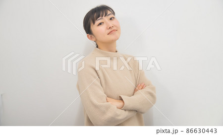 得意げな顔をする強気な女性 得意げな顔をする強気な女性 86630443