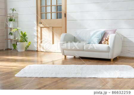 人のいないリビングルーム 86632259