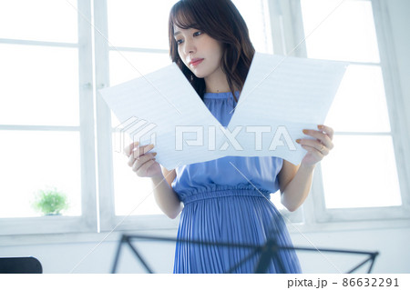 譜面台 女性 譜面台 女性 86632291