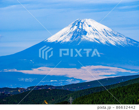 静岡・十国峠から望む富士山 86632442