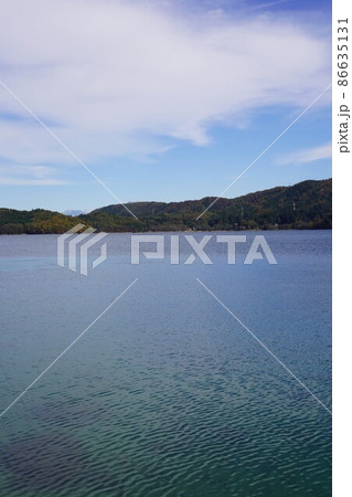 晴らしい湖がありました。（信州大町の青木湖周辺）長野県秋の塩の道ウオーキングに行って来ました。素 86635131