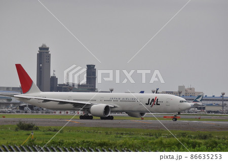 成田空港を離着陸する飛行機 成田空港を離着陸する飛行機 86635253
