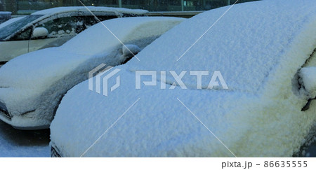 雪　降雪　積雪　駐車場　【 交通麻痺 の イメージ 】 86635555