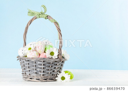 Easter greeting card with easter eggs 86639470