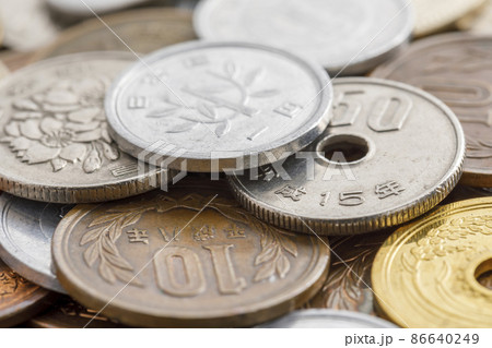 お金　硬貨 86640249