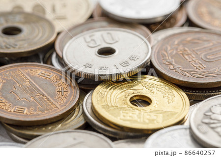 お金　硬貨 86640257