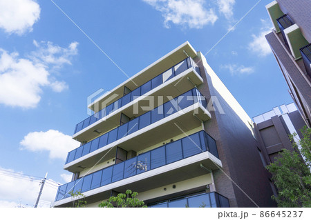 マンションの外観と爽やかな青空の風景_sky_b_17 マンションの外観と爽やかな青空の風景_sky_b_17 86645237