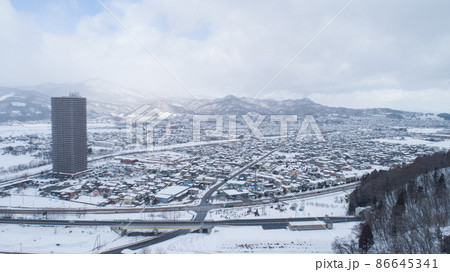 《山形県》冬の上山市の空撮 86645341
