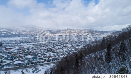 《山形県》冬の上山市の空撮 86645343