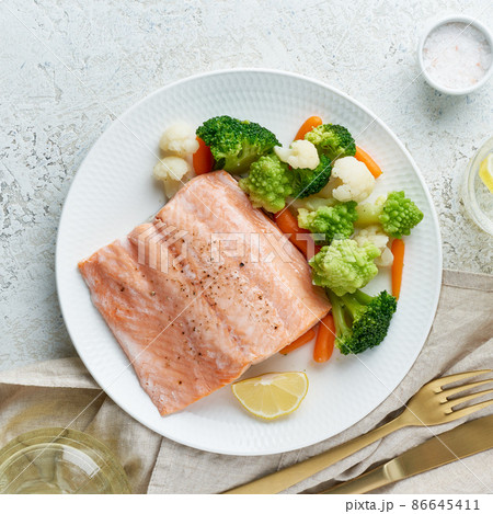 Steam salmon and vegetables, Paleo, keto, fodmap, dash diet. Mediterranean diet with steamed fish 86645411