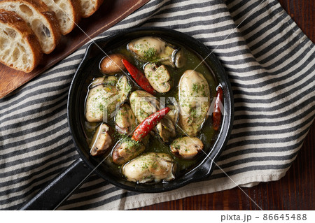 牡蠣とマッシュルームのアビージョ 牡蠣とマッシュルームのアビージョ 86645488